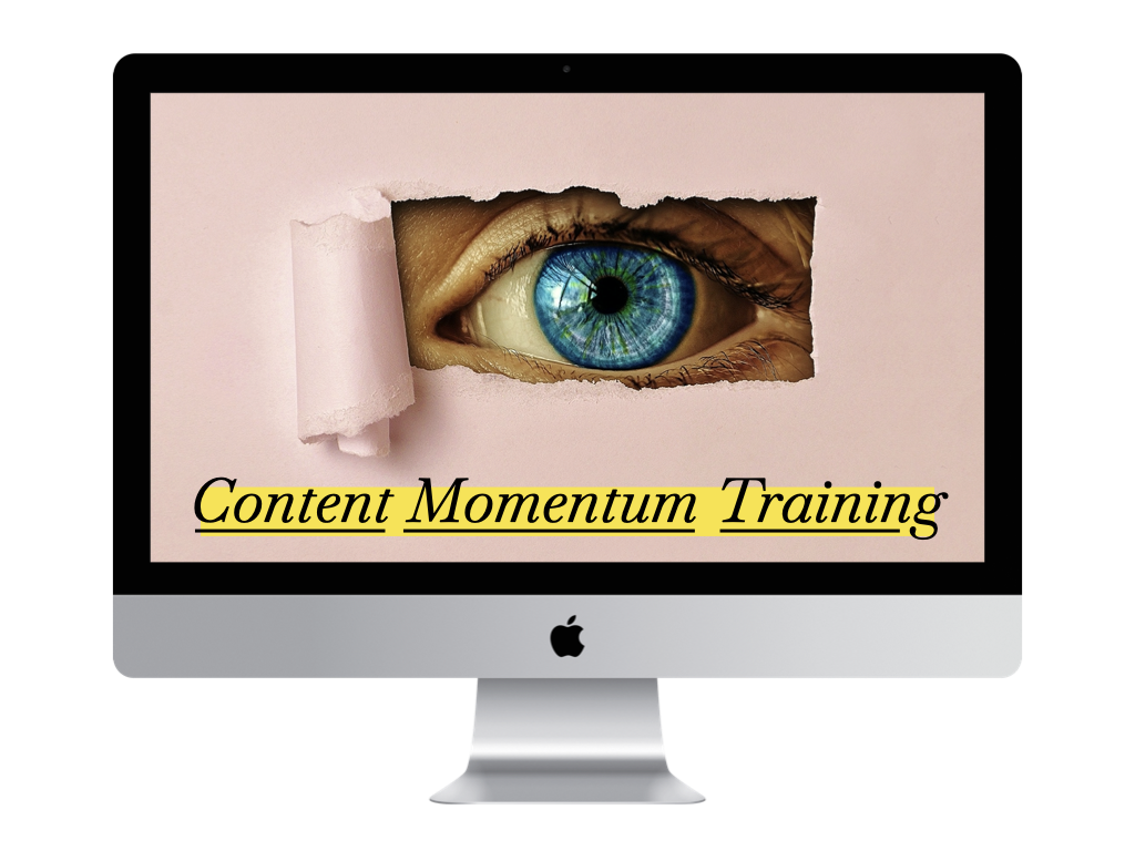 Een oog dat door een gaatje in een rose papier heenkijkt