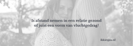 koppel dichtbij elkaar, bang voor afstand en vluchtgedrag