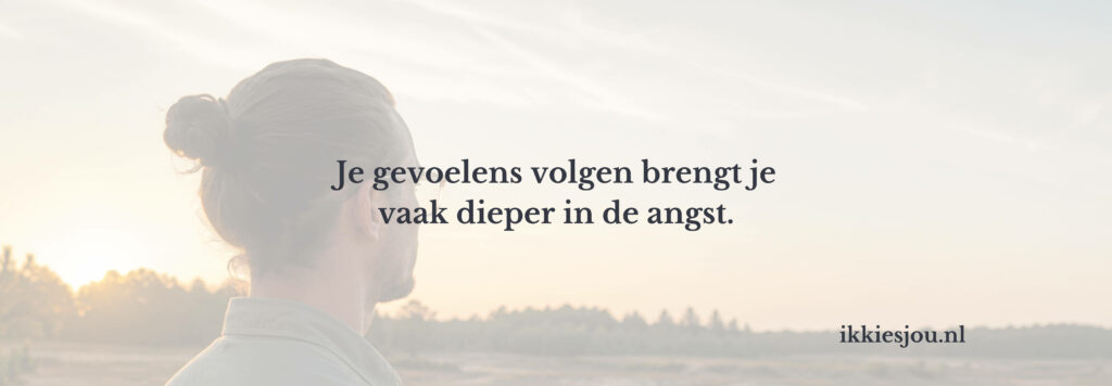 man denkt na over zijn vrouw met verlatingsangst