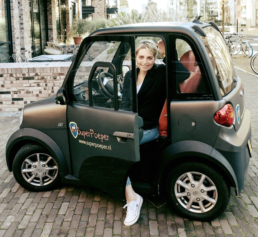 De superpoeper bedrijfswagen
